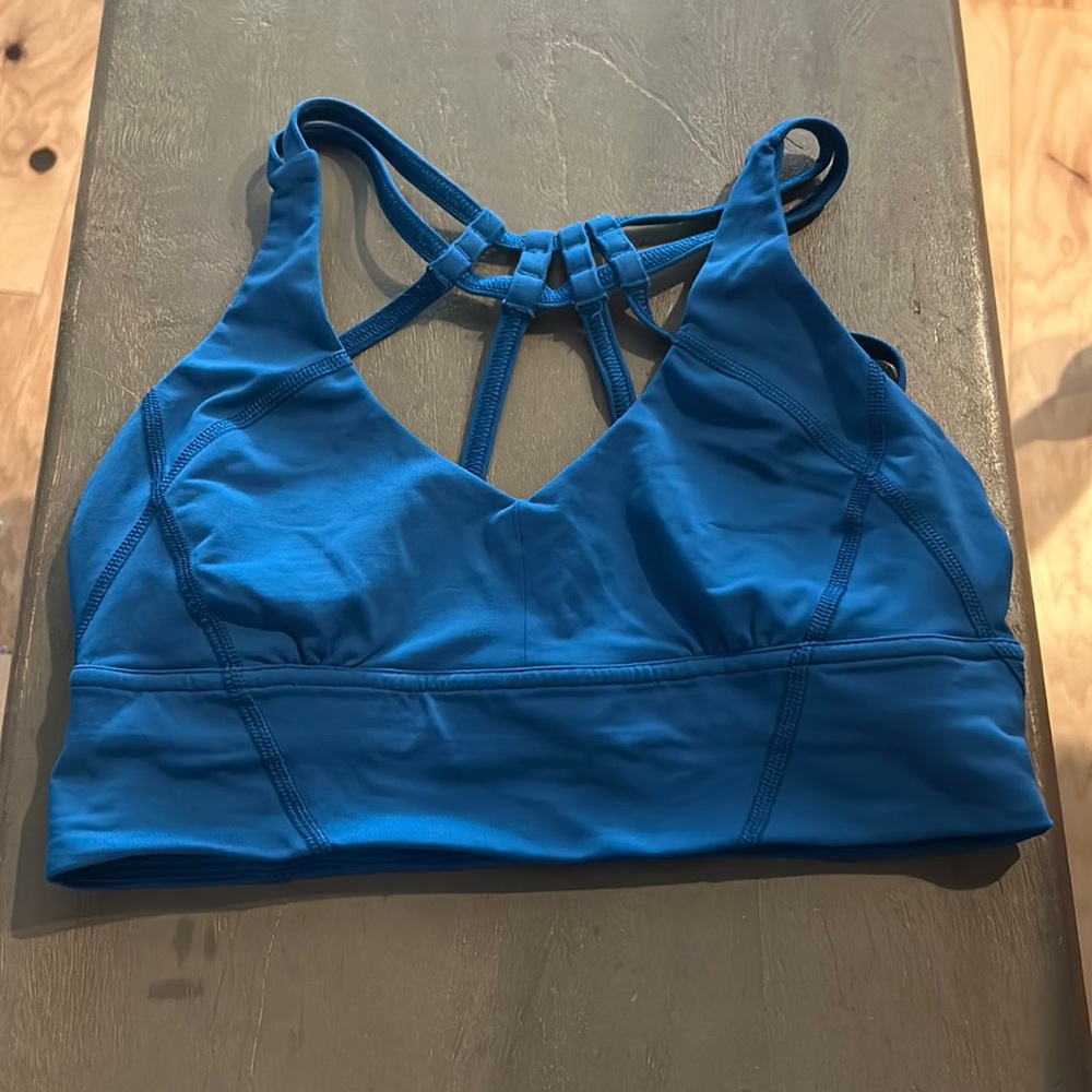 Lululemon sports bra SIZE 6